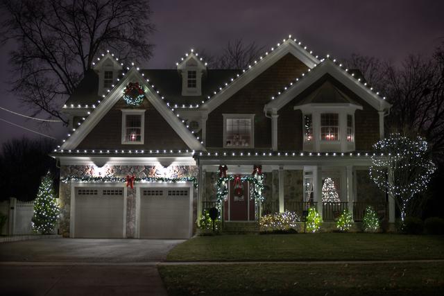 Professional Holiday Christmas Light Installers Denver or Flagstaff